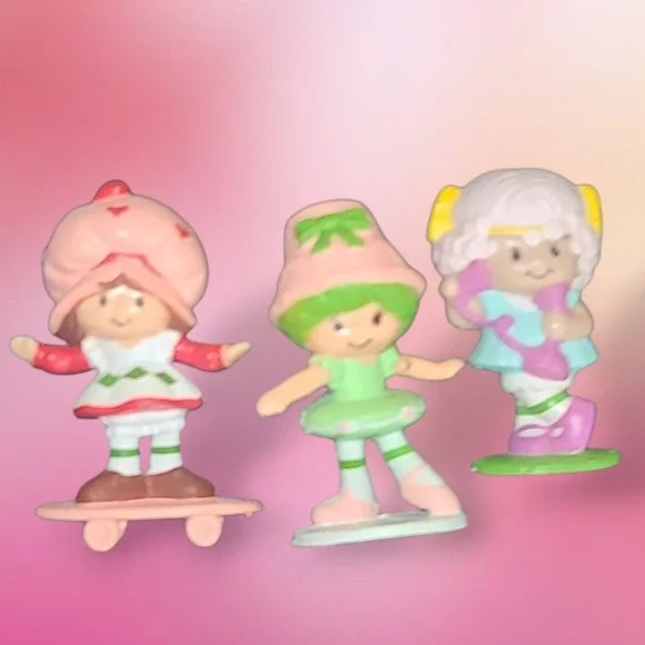 3 Vintage 1982 Strawberry Shortcake, Lime Chiffon &‎ Angel Cake PVC Figures - Picture 2 of 3
